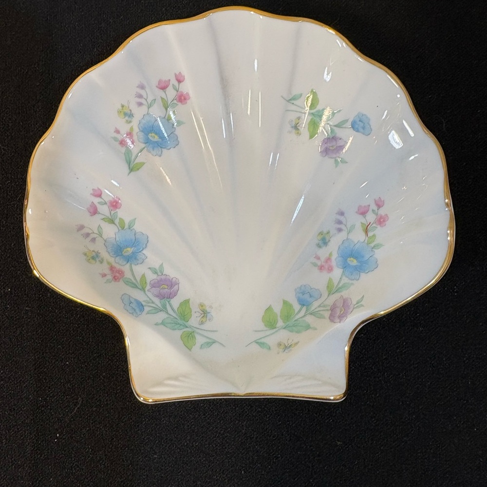 Mount Clemens Pottery Vintage Porcelain Shell Dish Trinket or Candy